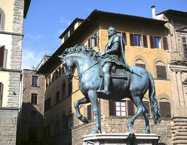Рис.27 - конная статуя Козимо I