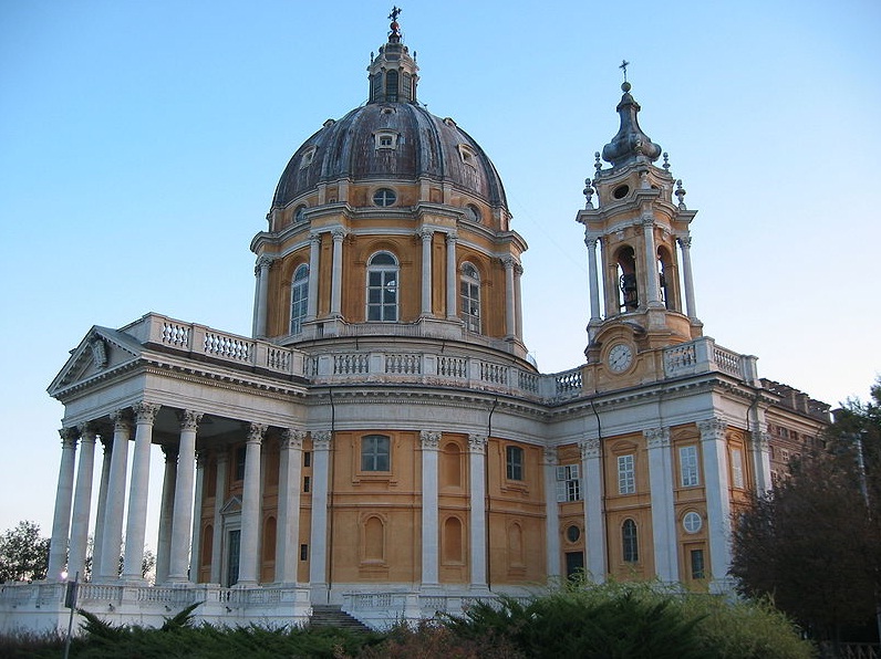Рис. 215 - Церковь Суперга в Турине, построенная Филиппо Ювара.