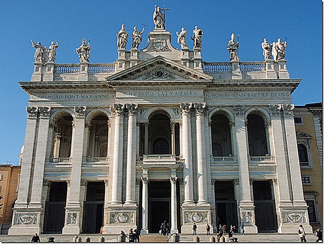 Рис. 212 - Церковь Сан-Джованни Латеранского собора в Риме, построенная Алессандро Галилеи.