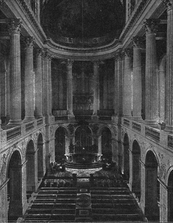 Рис. 116 - Дворцовая капелла в Версале работы Жюля д'Ардуэна Мансара. По фотографии Леви в Париже