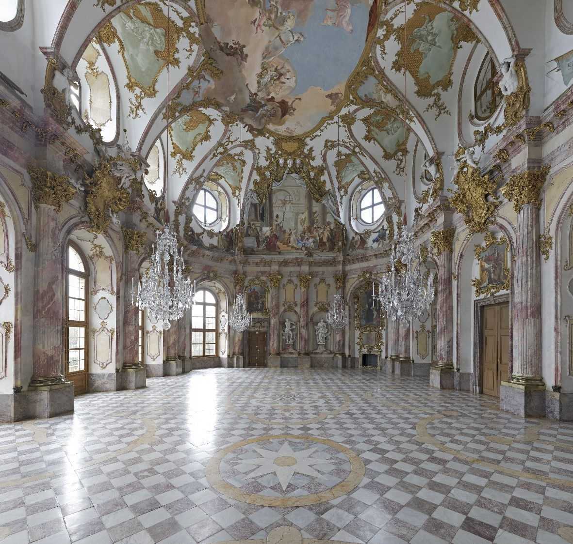 Императорский зал Вюрцбургского замка, декорированный Бальтазаром Нейманом